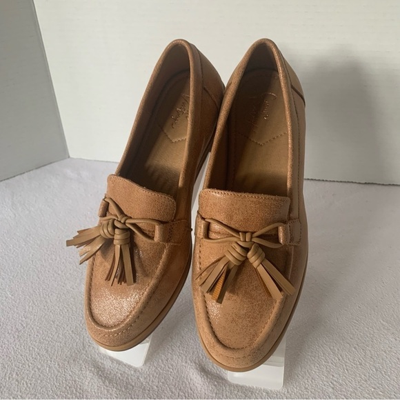 Crown Vintage 🆕 Leather Loafers Slip-on Classic Flats Tassel Tie Beige Size 7.5 - Picture 2 of 9